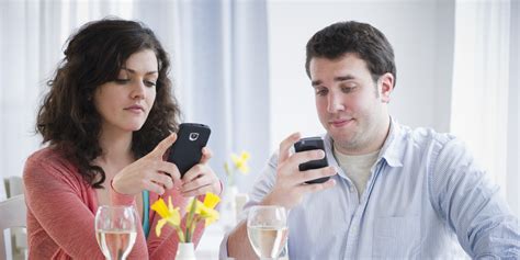 smartphone addiction dating